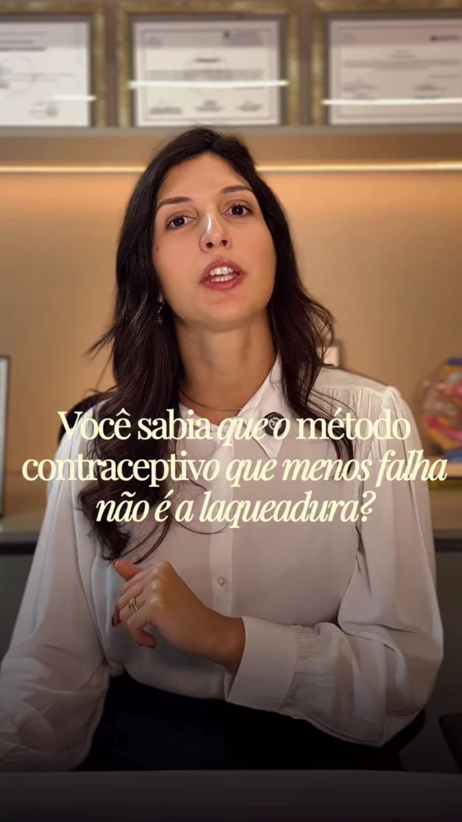 Reel da Dra. Laís Ferraz comparando métodos contraceptivos com índice de falha menor que a laqueadura